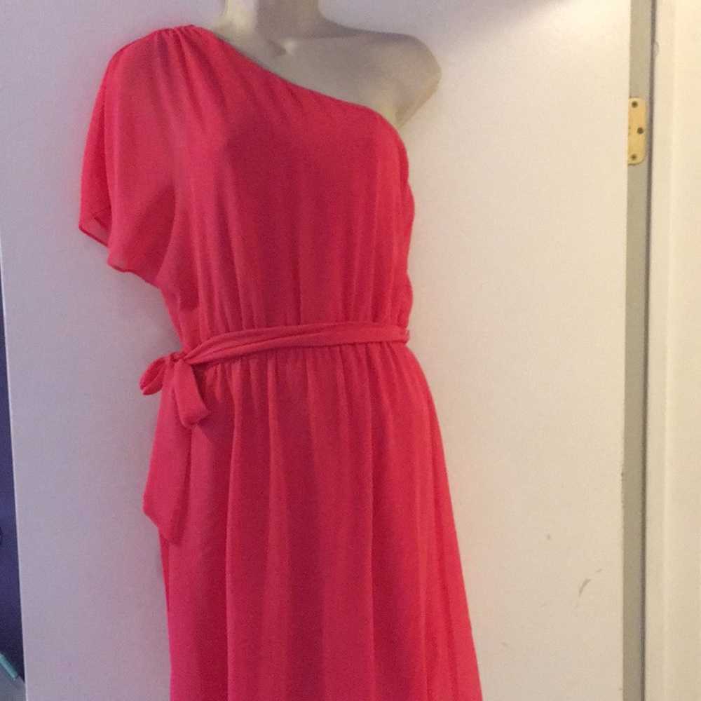 One shoulder pink dress
